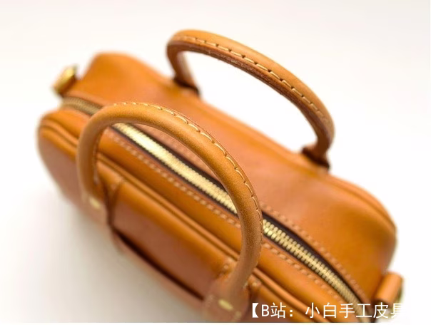 带皮带的漂亮皮革女式手提包的图案 - 4