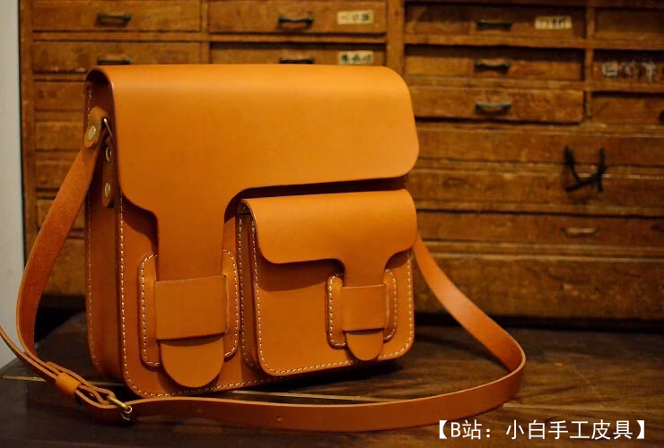 肩部皮革邮差包图案，带翻盖，出自亚洲大师之手 - 2