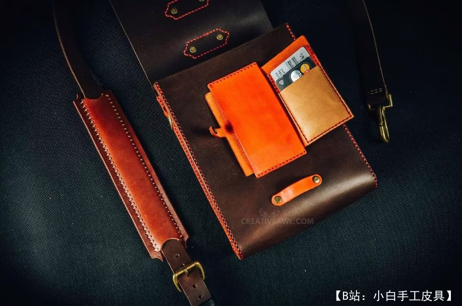 图案皮革包平板电脑邮差包 - 2