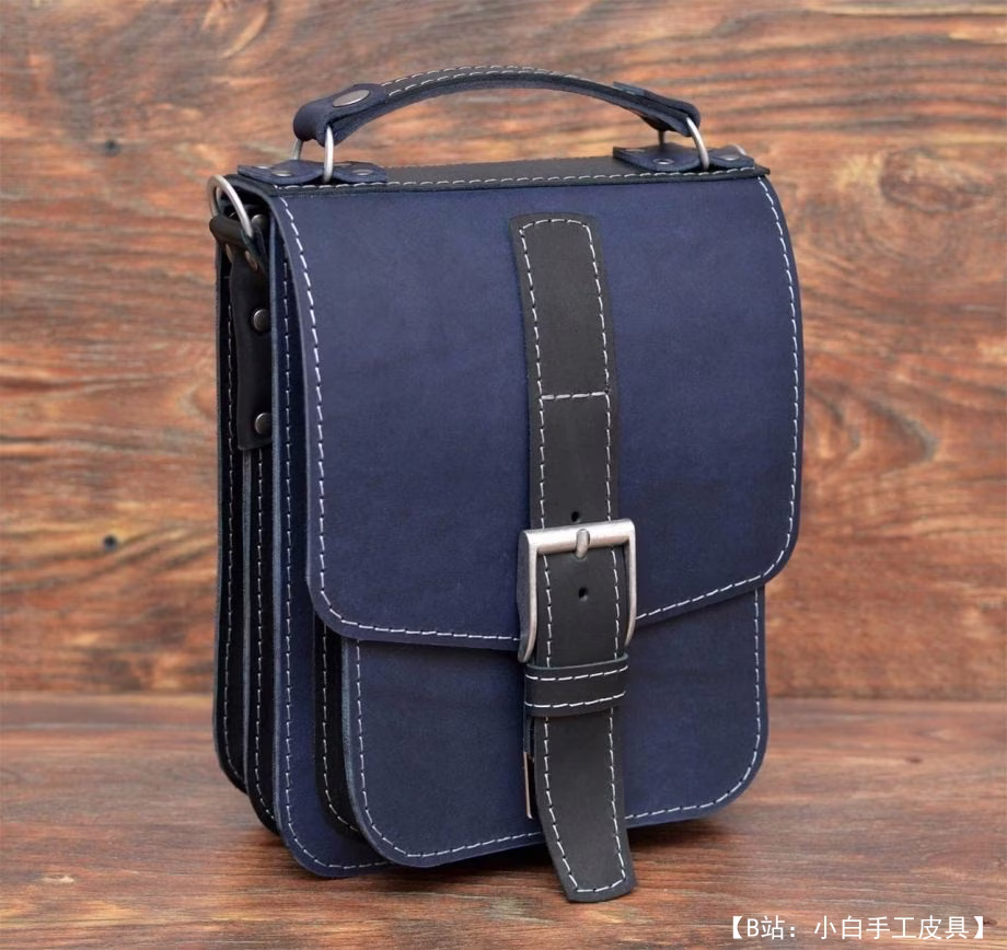 男士小皮革斜挎包的图案，用于存放文件和智能手机 - 1