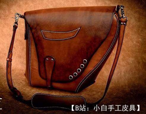 不同尺寸的皮革斜挎包图案 - 1