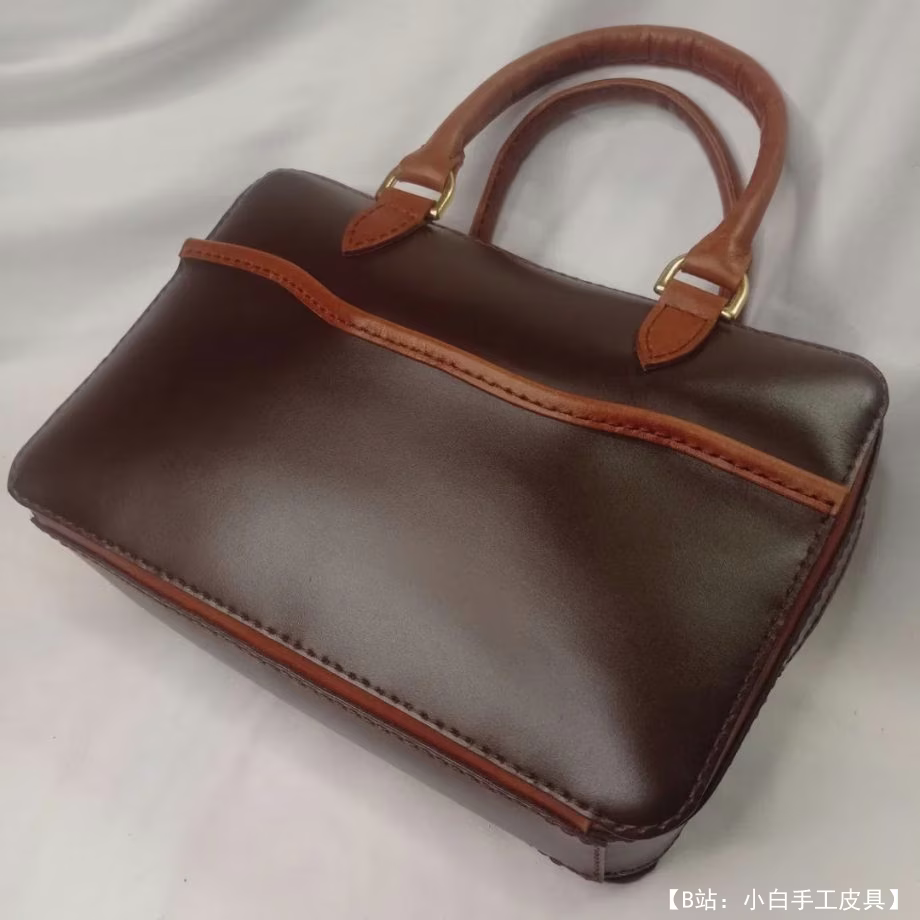 用于文件和笔记本电脑的小皮革手提箱的图案 - 1