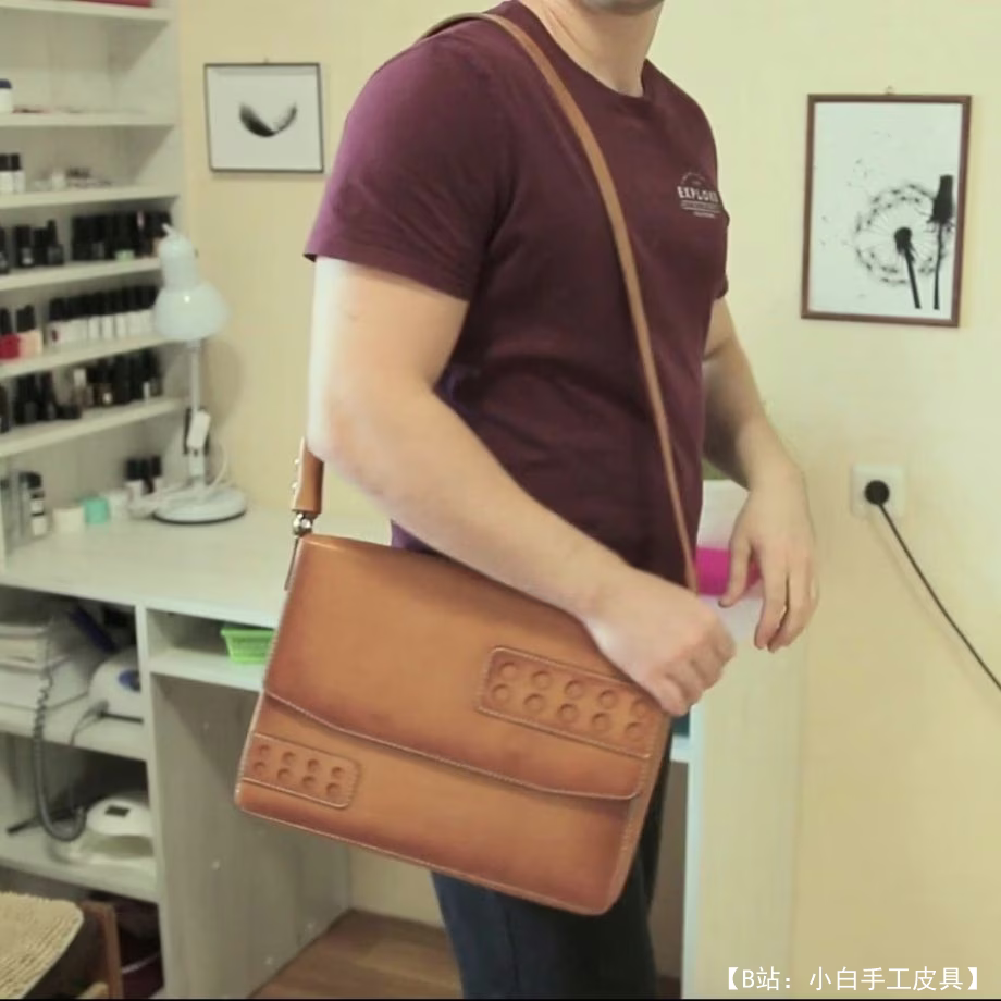 小号皮革男士斜挎包的图案 - 1