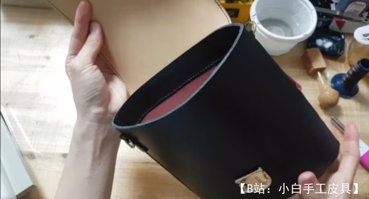 用于文件的小皮革斜挎包的图案 - 3