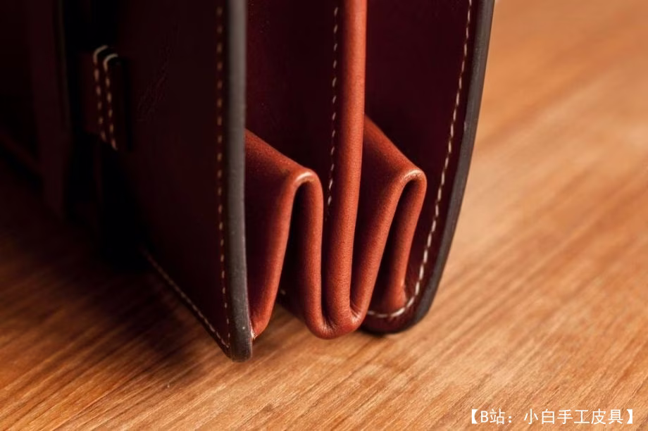 商务人士经典男女通用皮革公文包的图案 - 5