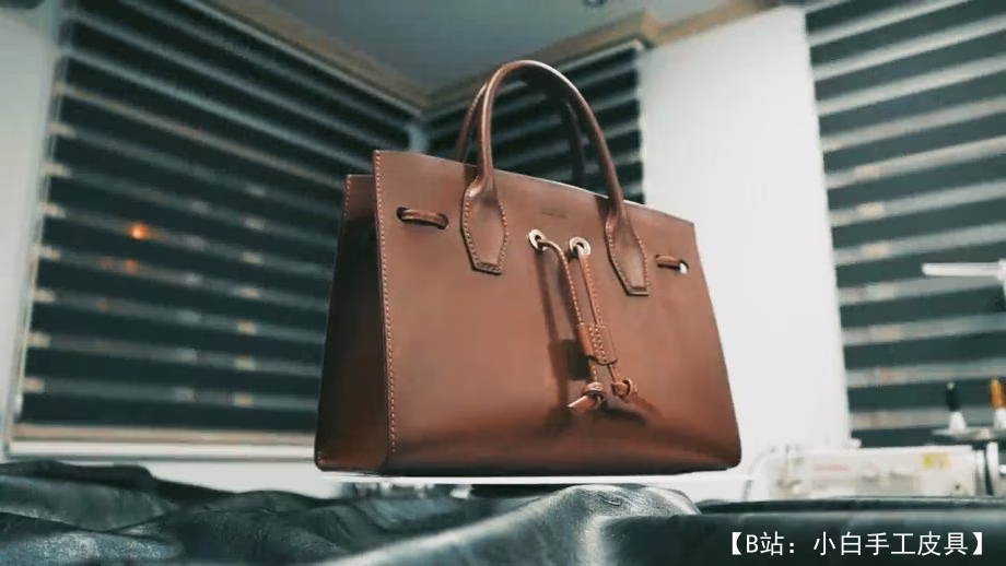 经典皮革女包的图案 - 1