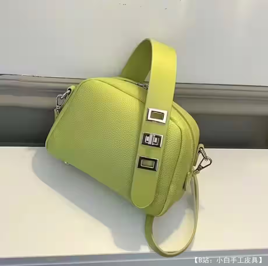 带肩带的皮革女式包的图案，带有有趣的机制 - 2