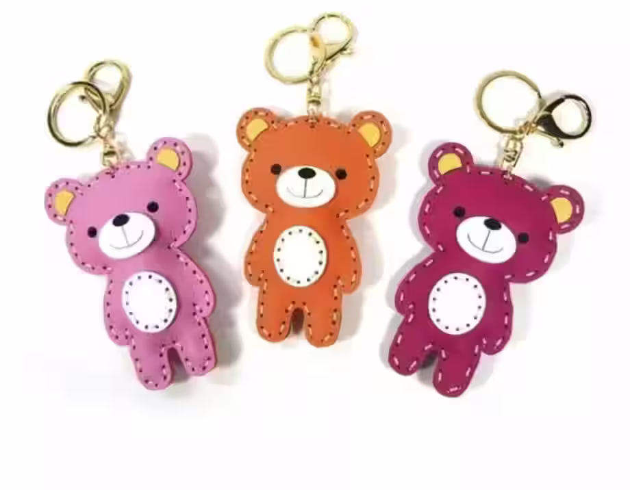 Выкройка кожаные брелки в форме мишек - 1