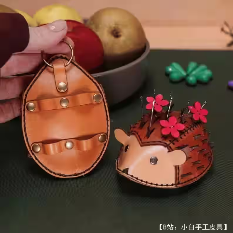 刺猬形状的皮革吊坠/钥匙扣图案 - 1