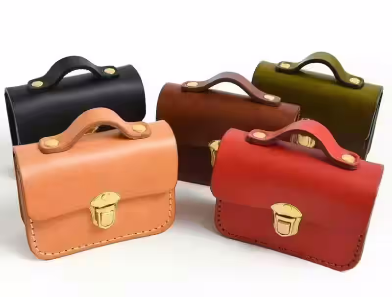 Herz 小公文包形状的皮革钥匙扣图案 - 4