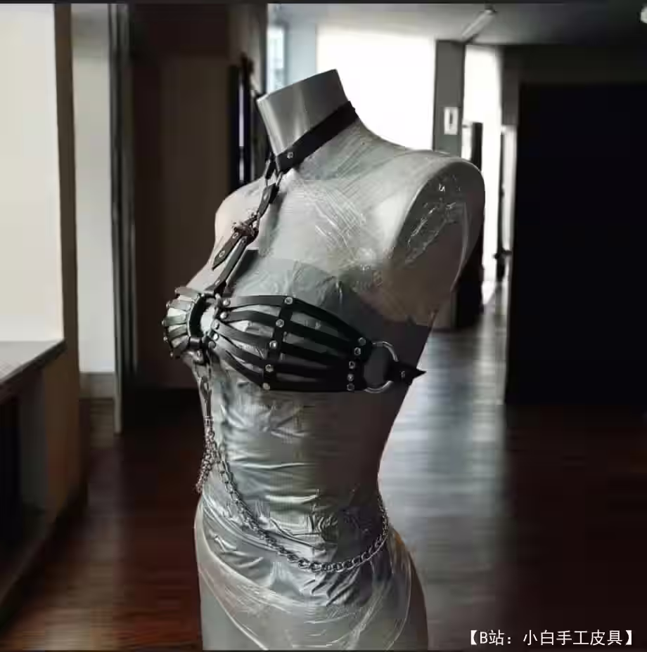 女士皮革文胸图案 - 1