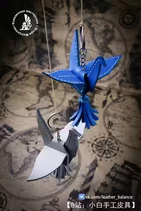 图案皮革钥匙扣/吊坠“天鹅” - 2