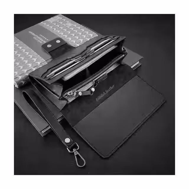 适用于各种日常用品的大型中性皮革手拿包/钱包的图案 - 1