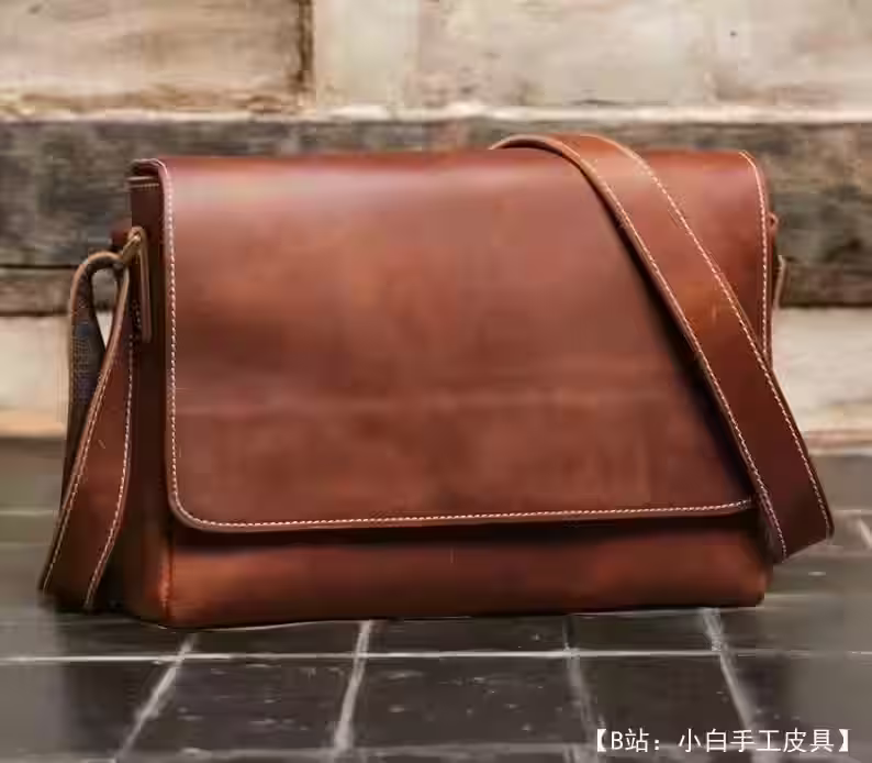 经典皮革邮差包图案 - 1