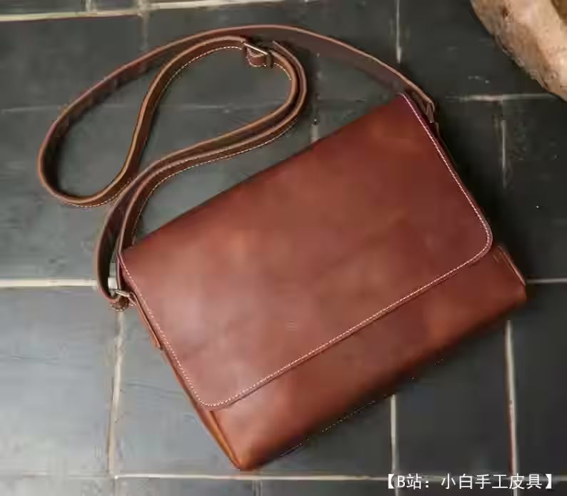 经典皮革邮差包图案 - 5