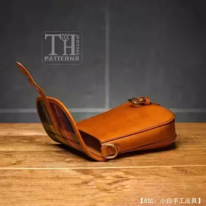 小号皮革斜挎包的图案 - 4