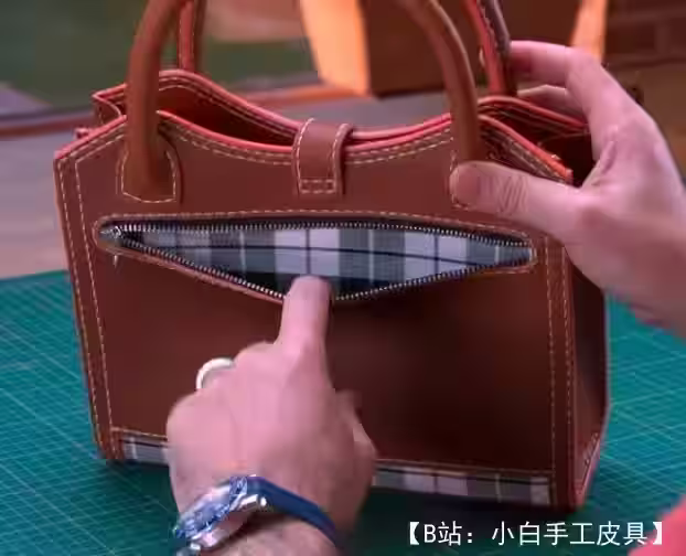 图案皮革经典女包 - 4