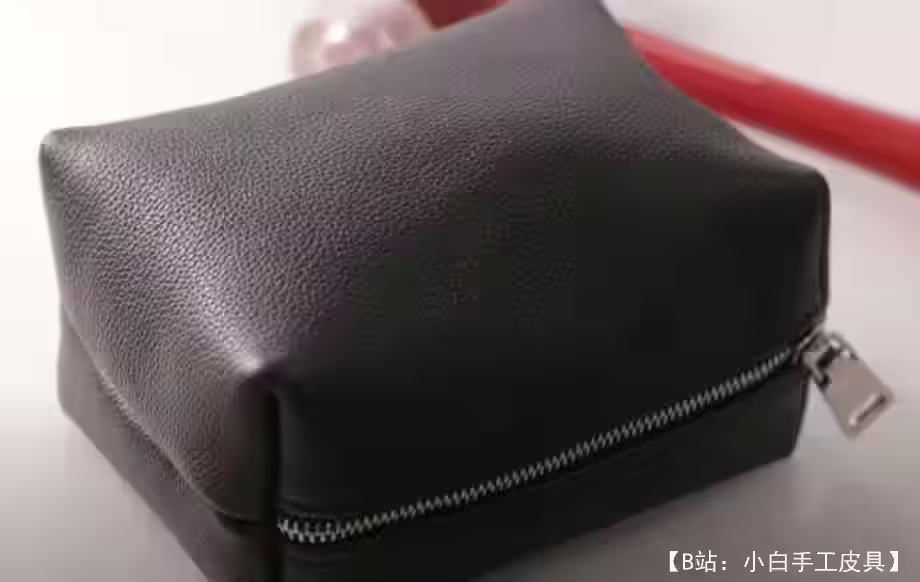 带有视频 MK 的拉链皮革旅行包的图案 - 1