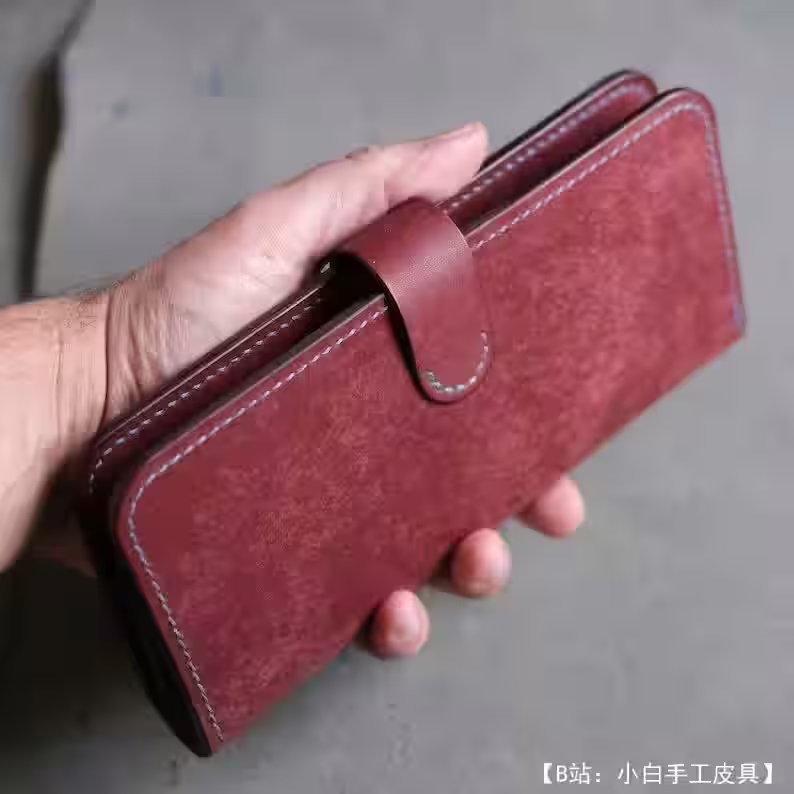 DS Leather Goods 较长的带按扣图案皮革钱包 - 1