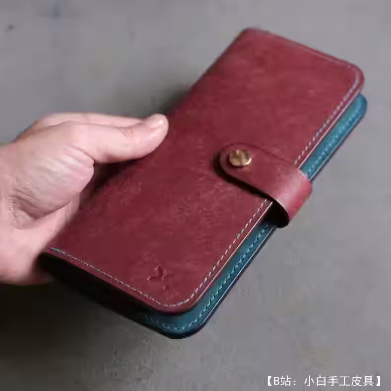 DS Leather Goods 较长的带按扣图案皮革钱包 - 4
