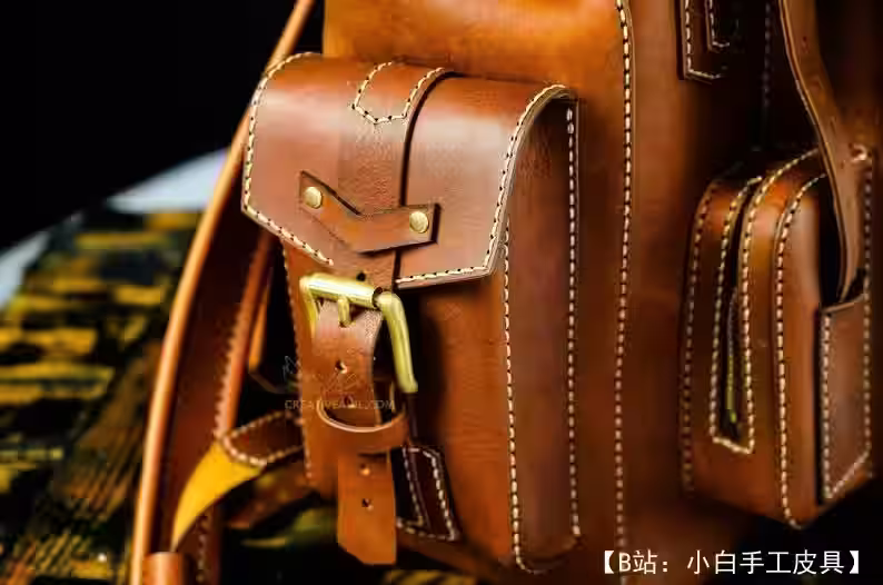 大号皮革卷顶背包的图案 - 5