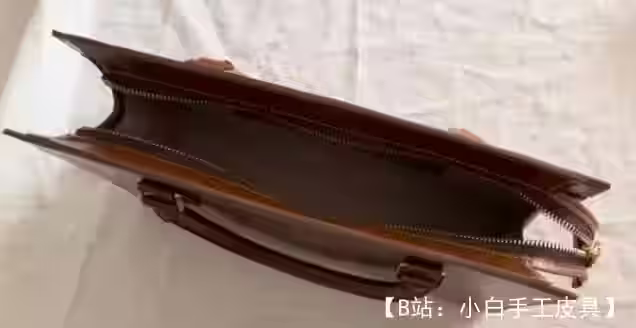 笔记本电脑用皮革女式商务包的图案 - 2