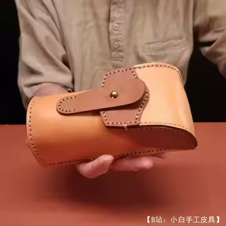 带按钮的皮革铅笔盒的图案 - 1