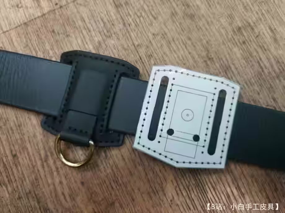 带环皮带的皮革吊坠/运动鞋图案 - 2