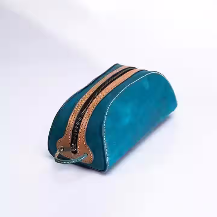 带拉链的皮革盥洗盒图案，用于洗涤配件 - 1