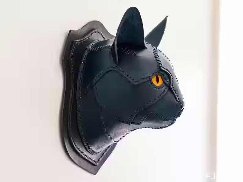 墙上的皮革猫头图案 - 1