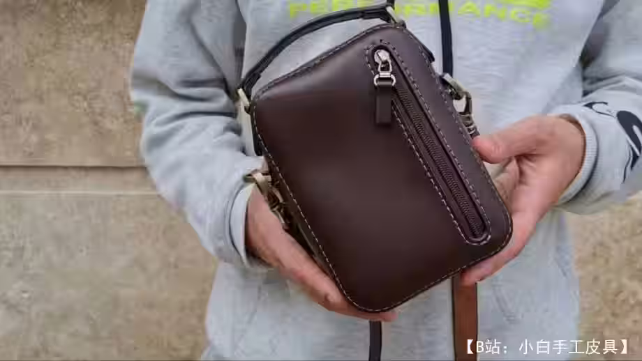 小号皮革斜挎包的图案 - 2