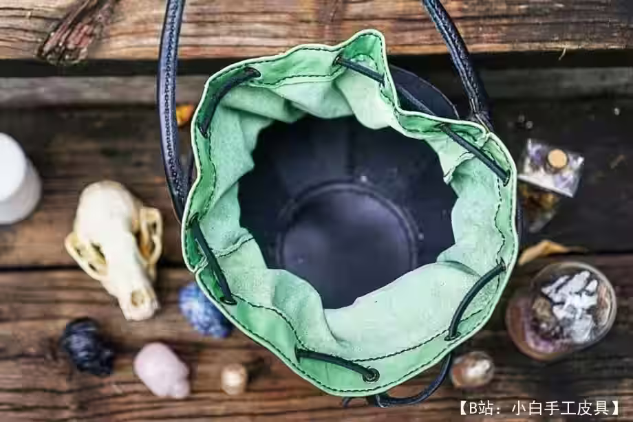 铸铁锅形式的皮包图案 - 6