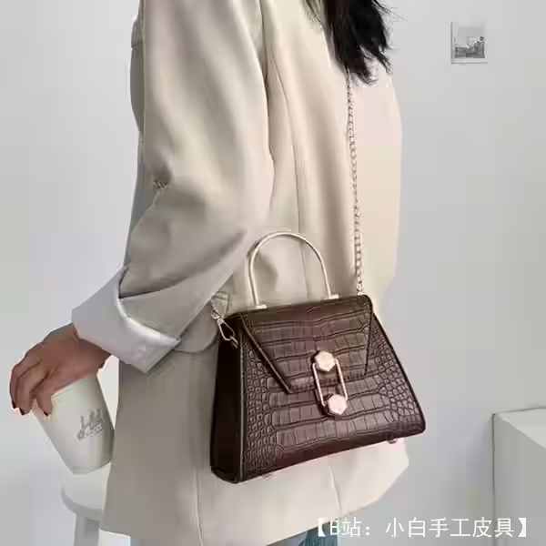 链式小皮革女式手提包的图案 - 1