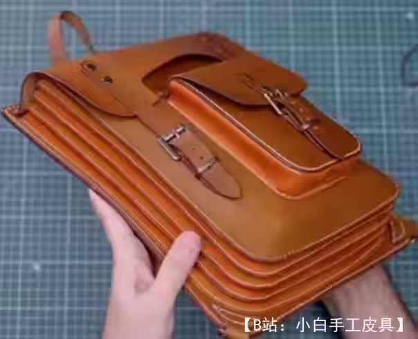 手风琴底皮革背包的图案 - 1