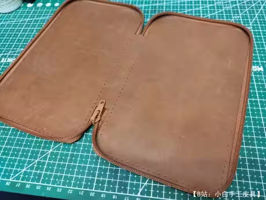 带拉链的图案皮革收纳盒，用于存放美甲配件 - 5