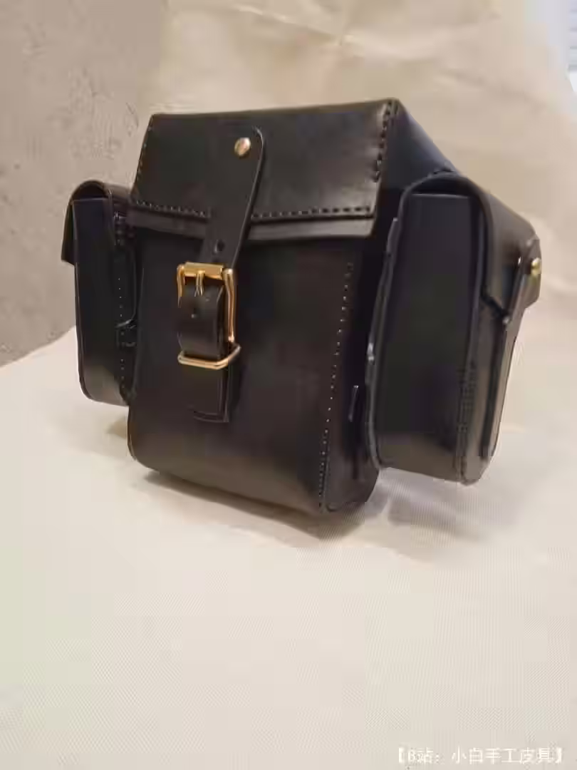 带有可拆卸侧袋的不寻常皮包的图案 - 4