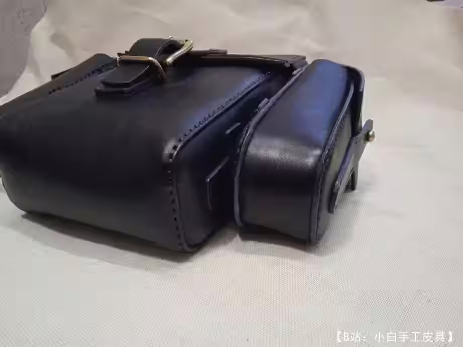 带有可拆卸侧袋的不寻常皮包的图案 - 7