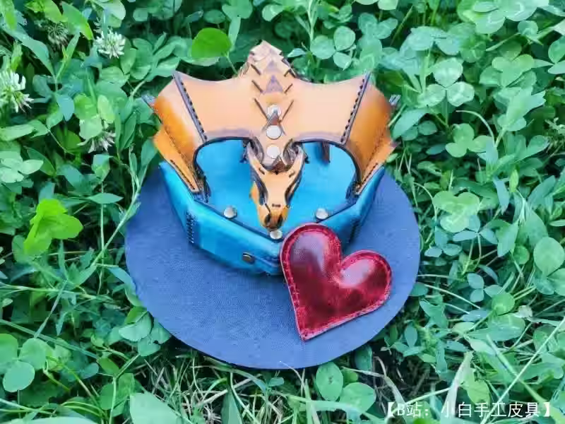 盖子上有龙图的皮革首饰盒图案 - 1