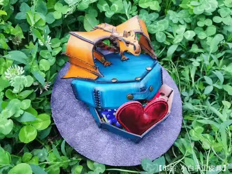 盖子上有龙图的皮革首饰盒图案 - 3