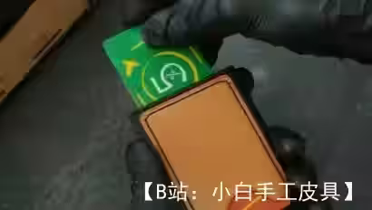 小皮革紧凑型钱包的图案 - 2