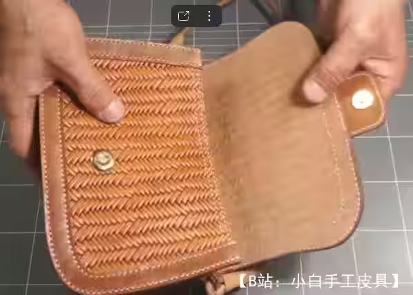 图案皮革女式柳条包 - 3