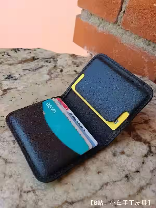 银行卡和名片的简单皮革双折卡夹的图案 - 2