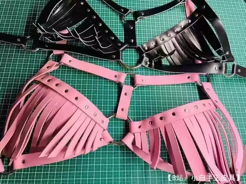 用于角色扮演游戏的皮革吊带和胸罩图案 - 6