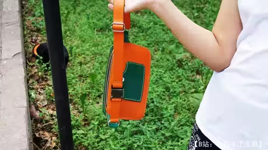 带拉链的小皮革腰包的图案 - 2