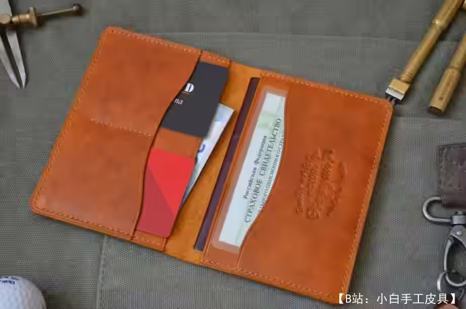 俄罗斯护照皮革封面图案，带有 SNILS 和其他文件隔层 - 1