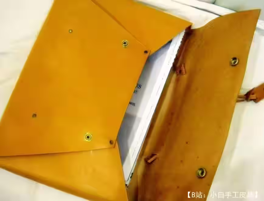 基于无缝组装米玛原理的皮革公文包图案 - 3