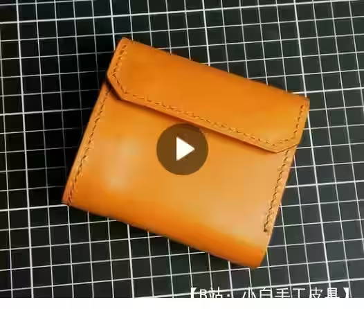 带翻盖图案的双折皮革钱包（Bifold Wallet） - 1