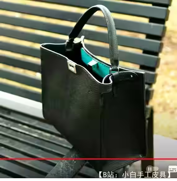 Fendi Peekaboo 风格皮革女包图案 - 1