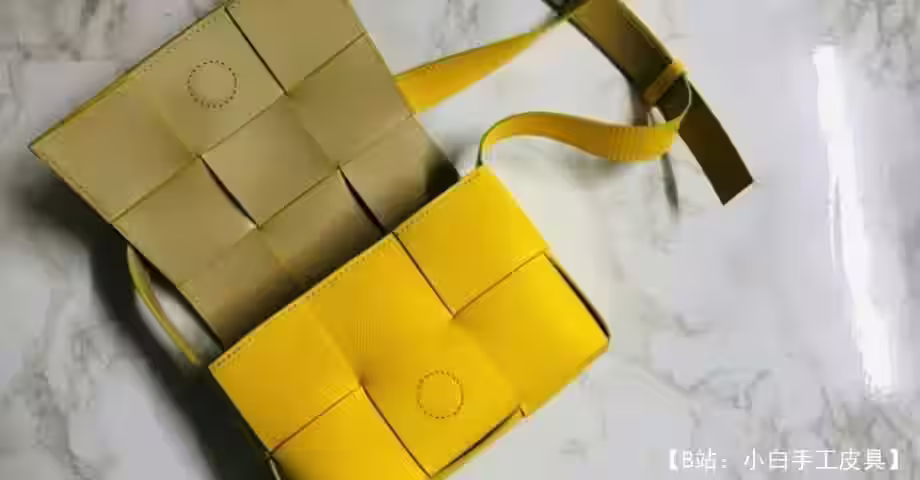 由正方形组成的小皮革手提包的图案 - 1