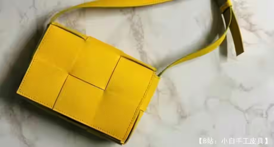 由正方形组成的小皮革手提包的图案 - 2